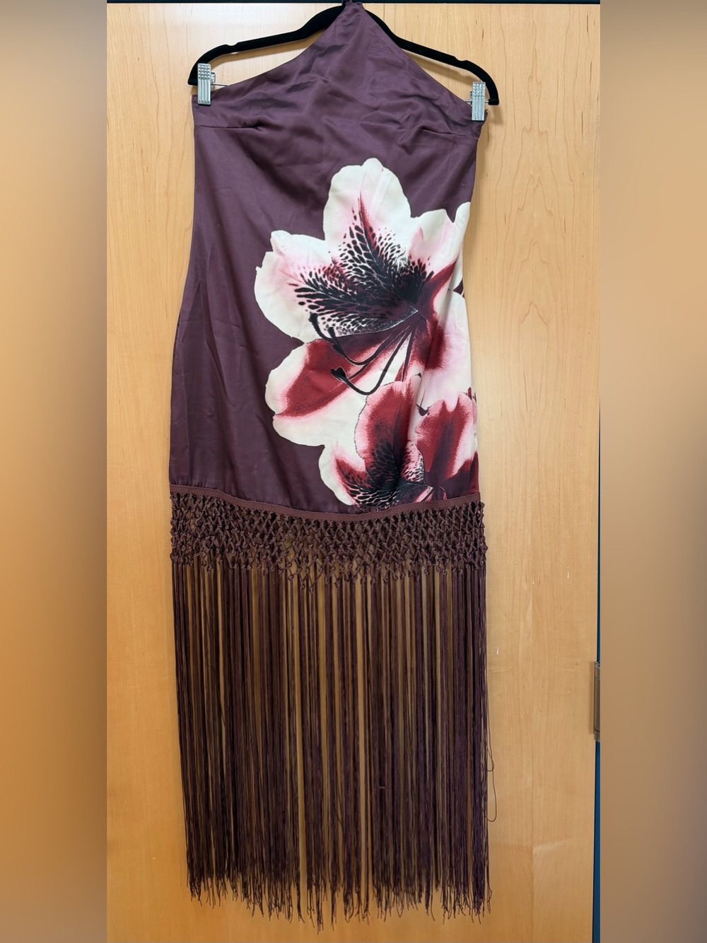 Peppermayo Niahvette Halter Midaxi
Dress - Velvet Bloom Size 6 - Picture 2 of 5